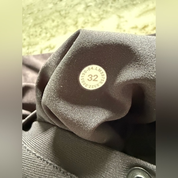 Lululemon Men’s Black Commission Warpstream Pants - Size 32 - Picture 8 of 8